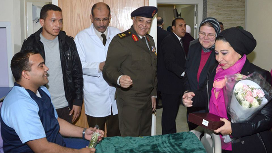  بالصور.. وفد برلماني يزور مصابي الجيش بالمجمع الطبي بالمعادي