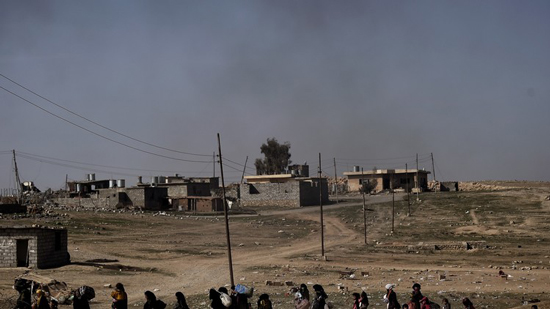 الجيش العراقي يقطع آخر طرق الخروج من الموصل