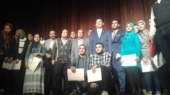 بالصور ..نائب برلماني يشارك في تكريم 50 طالب وطالبة من المتفوقين من ابناء البساتين