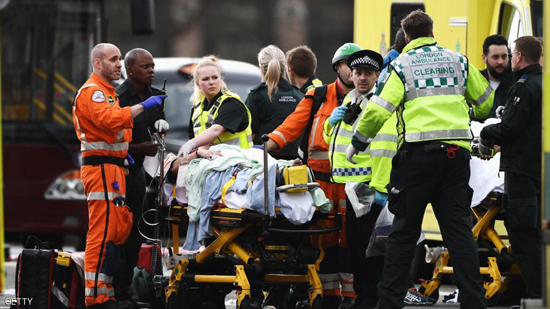 بالفيديو والصور.. حادث البرلمان يثير ذعر بريطانيا.. مقتل 4 وإصابة 20.. وميركل 