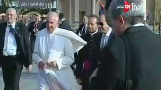 السيسي يودع البابا فرنسيس في مطار القاهرة