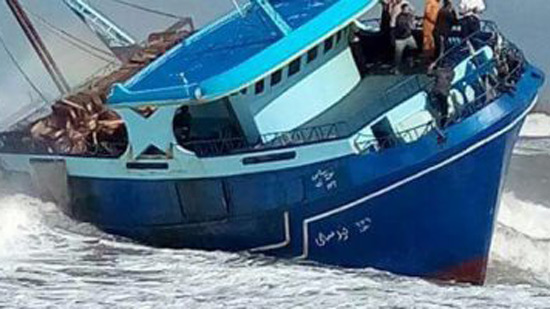 القوات البحرية تدفع بلنش بحرى لإنقاذ مركب صيد من الغرق شمال الغردقة