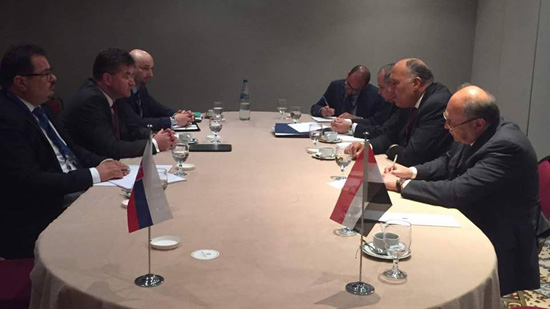 في ختام مؤتمر رودس للأمن.. وزير الخارجية يلتقي بوزير خارجية سلوفاكيا