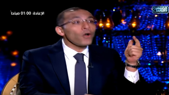 بالفيديو.. خالد صلاح يكشف حقيقة صورته مع راقصة.. وعن باسم يوسف: 