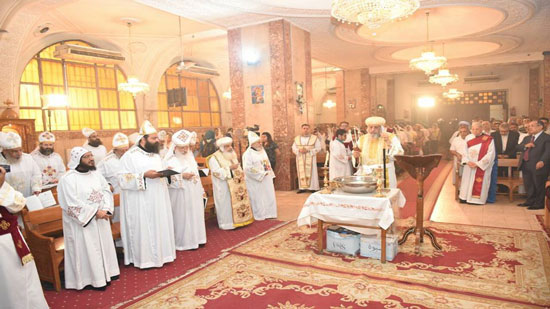  البابا تواضروس يحتفل بعيد الرسل من الكاتدرائية