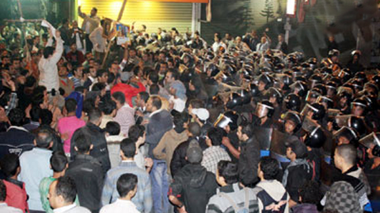 مواطنون يحاصرون قسم شرطة منشية ناصر بعد مقتل قبطى