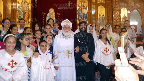 بالصور.. لأول مرة إقامة قداس الهي بخورس فتيات داخل الكنيسة الأرثوذكسية بقنا