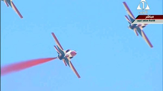  استعراض طائرات رفال واف 16 في سماء قاعدة محمد نجيب