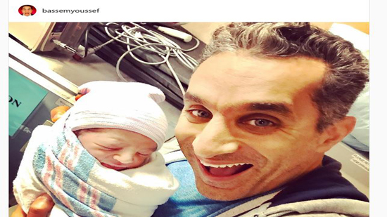 باسم يوسف ينشر صوره طفله الجديد