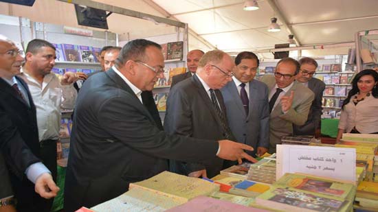 بالصور.. وزير الثقافة ومحافظ الغربية يفتتحا معرض طنطا للكتاب