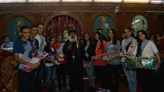 بالصور.. تكريم أوائل الثانوية العامة في عشية عيد العذراء بدير مواس
