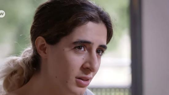 بالفيديو.. القناصة الكردية: كنت أعيش حياة مزدوجة