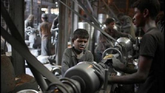 التايمز : 13 ألف طفل ببريطانيا يعملون في ظروف تشبه العبودية