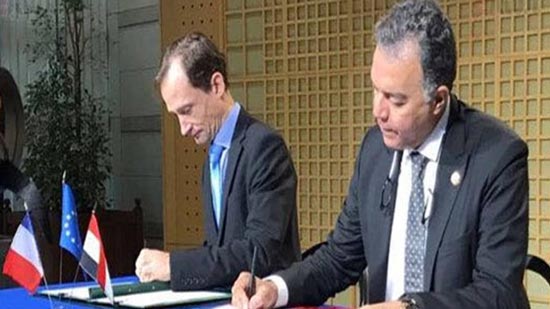 اثناء   توقيع د. هشام عرفات، وزير النقل مذكرات تفاهم مع فرنسا 