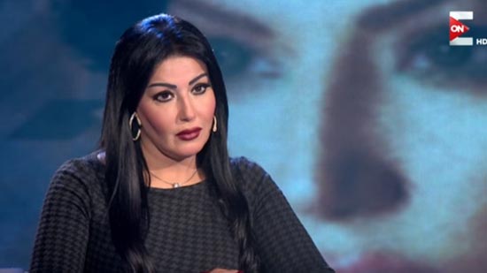 بالفيديو.. سمية الخشاب تكذب ريم البارودي وعن فستان زفافها: 