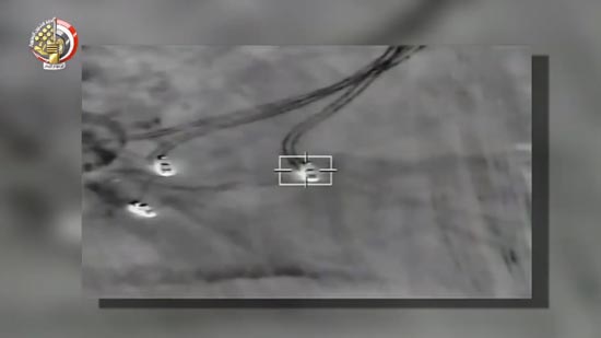 بالفيديو.. القوات المسلحة تدمر 10 سيارات محملة بأسلحة قادمة من الحدود الغربية