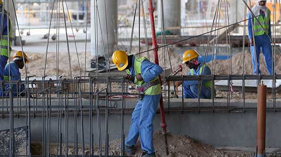 قطر تنصب على عمال نيبال.. الحد الأدنى للأجور يخفّض أجورهم بنسبة 18%