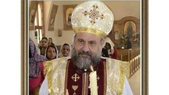 الكنيسة تقيم صلاة قداس الأربعين للقمص شنودة جبره بمطروح 