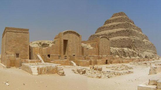 عرض قطع آثرية للمرة الأولى من مخازن منطقة سقارة في المتحف المصري الكبير