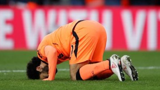 صور.. كيف تغيرت معاملة جماهير ليفربول مع المسلمين بسبب محمد صلاح
