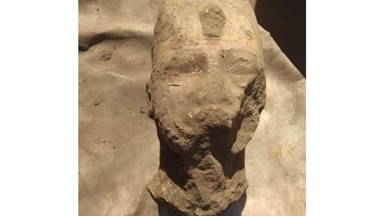  الكشف عن أجزاء من تمثال الملك رمسيس الثاني بمعبد كوم أمبو بأسوان