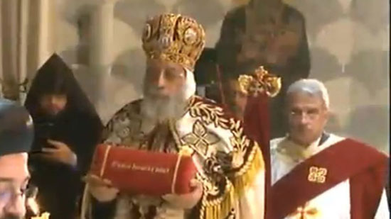 بالصور.. البابا يهدي رفات أحد القديسين للكنيسة السريانية