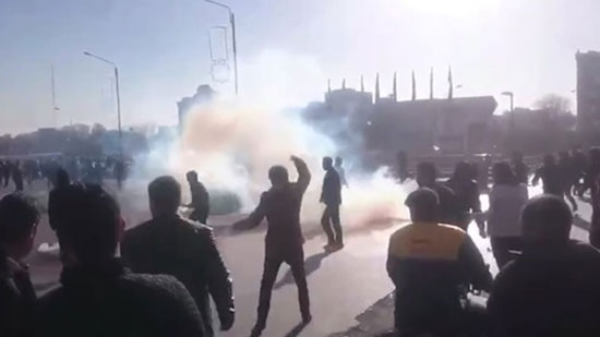 الأمن الإيراني يطلق النار على المتظاهرين