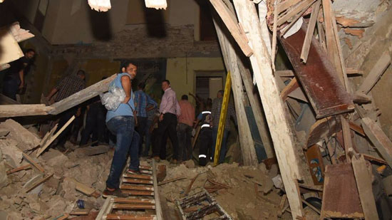 بالصور .. انهيار لسقف عقار قديم بالإسكندرية يؤدى لوفاة أحد سكانه    