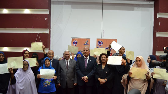 بالصور.. تسليم 1000شهادة أمان هدية من المجلس القومي للمرأة بالسويس  للأرامل والمطلقات 