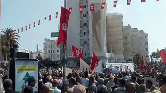 تونسيون يتظاهرون ضد مساواة الرجل والمرأة في الميراث