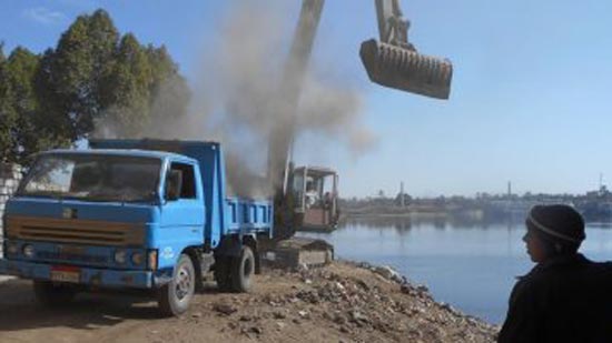 الداخلية تؤمن تنفيذ 307 قرارات إزالة تعديات على نهر النيل فى 8 محافظات
