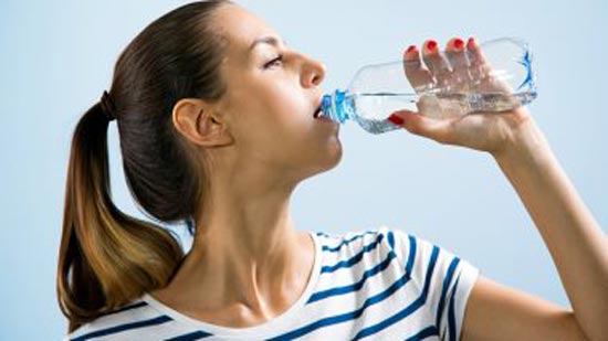 انتبه.. عدم شرب المياه يغير شكل الدماغ ونشاطها ويقلل من أداء المهام
