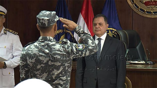 وزير الداخلية يلتقي قوات الأمن المركزي