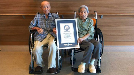 اليابان.. أكبر زوجين في العالم عمرهما معا 208 أعوام