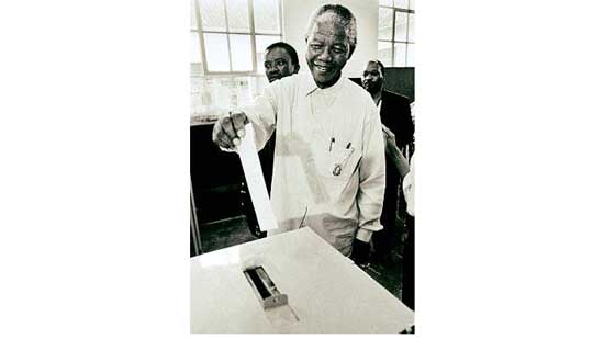 الزعيم الأفريقي نيلسون مانديلا