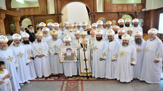  أسرة رئيس دير أبو مقار تقيم قداس الأربعين في ذكراه بطنطا