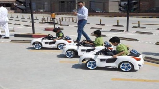 مرور بورسعيد يستقبل أولى الرحلات المدرسية بميدان تعليم القيادة للأطفال - صور
