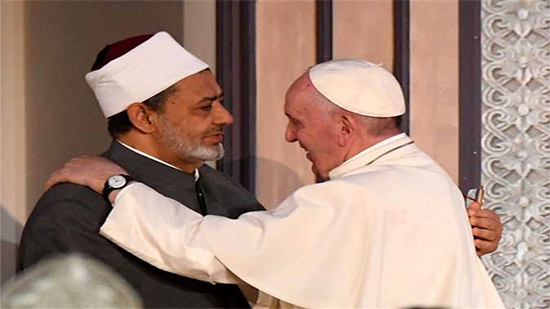 مطران الأقصر للأقباط الكاثوليك: علاقة البابا فرنسيس بشيخ الأزهر عميقة