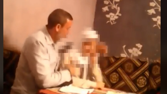 بالفيديو.. مدرس يتحرش بطالبة ومطالب بمحاكمات عاجلة