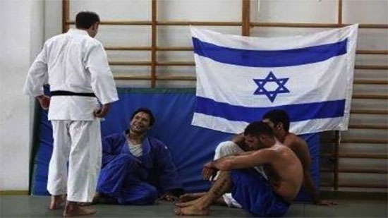 فريق الجودو الإسرائيلي يمارس الطقوس اليهودية في أبو ظبي 