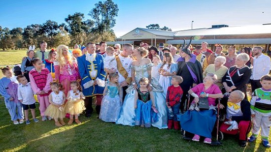 العروسة سندريلا والمعازيم شخصيات ديزنى فى زفاف بأستراليا

