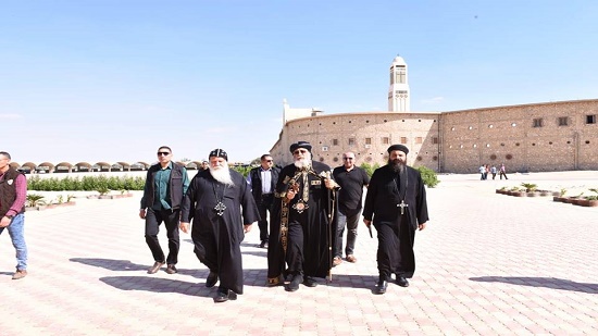  بالصور.. كواليس زيارة البابا لدير أبو مقار ولقاءه بالرهبان
