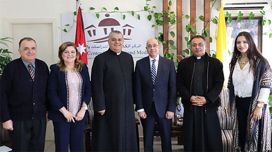 السفير التونسي يجتمع مع أعضاء المركز الكاثوليكي الأردني 