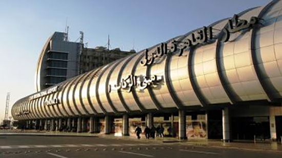  وصول 4 أفواج سياحية لمطار القاهرة 