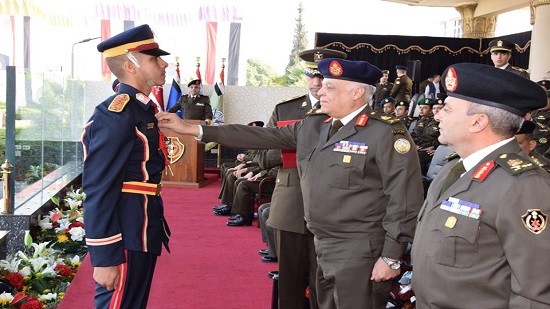القوات المسلحة تحتفل بتخرج دفعة جديدة من الضباط المتخصصين بالكلية الحربية
