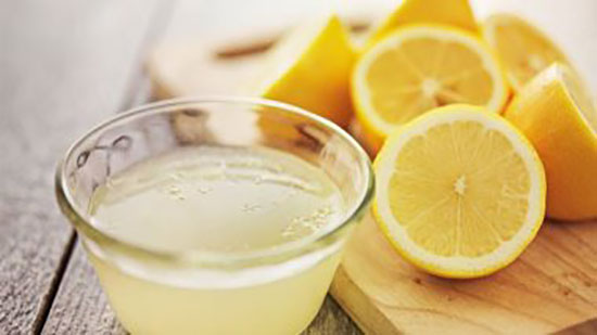  5 فوائد لعصير الليمون الدافئ 