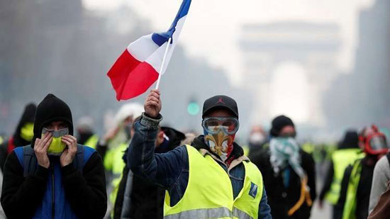 احتجاجات فرنسا: لعبة أمريكية أم أعمق من ذلك؟