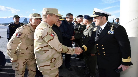 وزير الدفاع يعود إلى أرض الوطن بعد زيارة رسمية لليونان