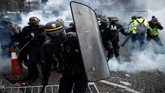 اشتباكات بين الشرطة الفرنسية وأصحاب 