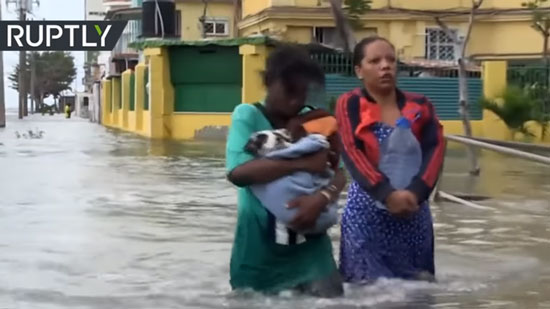  بالفيديو .. الفيضانات العارمة تضرب العاصمة الكوبية
